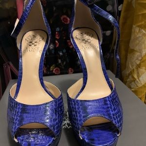 Blue snake print heels - worn 1 time to a wedding